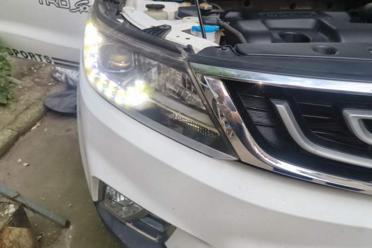 Used Geely Auto Vision X6 2016 1.8L Manual Luxury Model Right Front Headlight