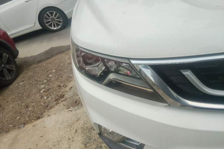 Used Geely Auto Vision X6 2016 1.3T CVT Luxury Model Right Front Headlight