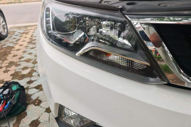 Used Geely Auto Vision X6 2016 1.3T CVT Flagship Model Right Front Headlight