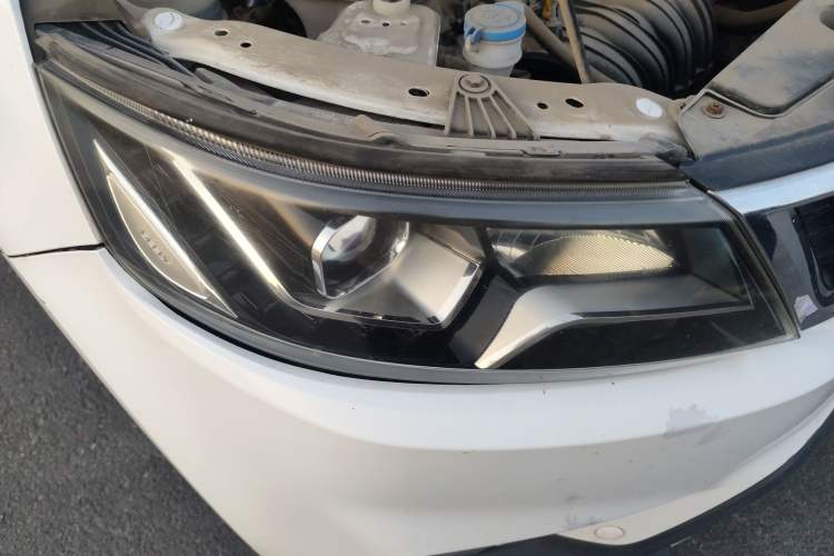 Used Geely Auto Vision X6 2016 1.8L Manual Luxury Model Right Front Headlight