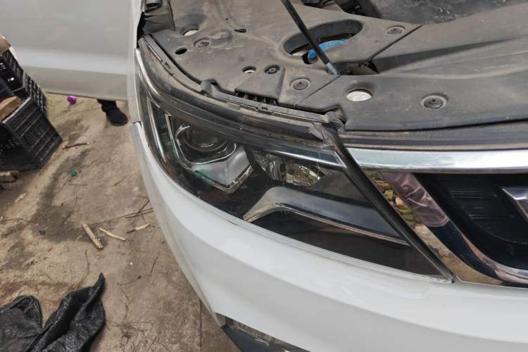 Used Geely Auto Vision X6 2016 1.3T CVT Flagship Model Right Front Headlight