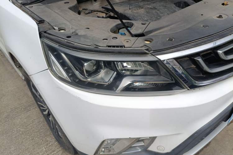 Used Geely Auto Vision X6 2016 1.3T CVT Flagship Model Right Front Headlight