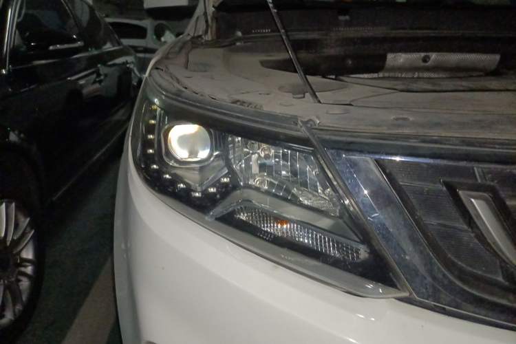 Used Geely Auto Vision X6 2016 1.3T CVT Flagship Model Right Front Headlight