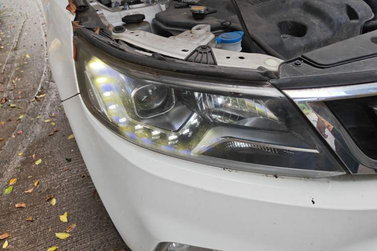 Used Geely Auto Vision X6 2016 1.8L Manual Luxury Model Right Front Headlight