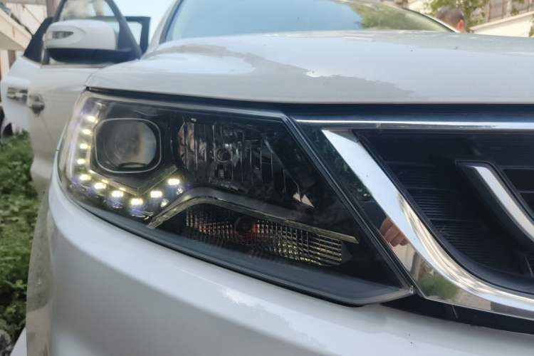 Used Geely Auto Vision X6 2016 1.8L Manual Luxury Model Right Front Headlight