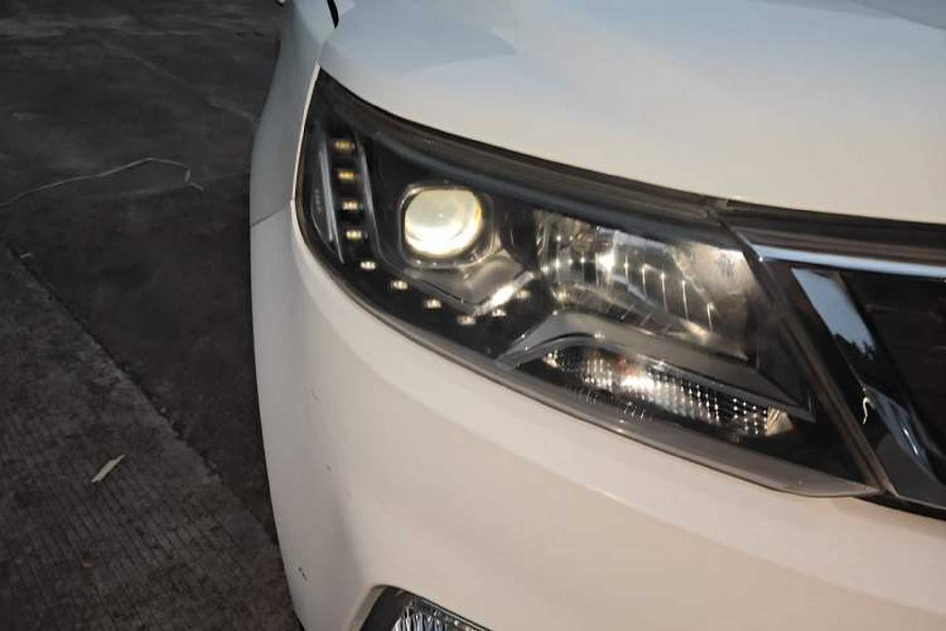 Used Geely Auto Vision X6 2016 1.3T CVT Flagship Model Right Front Headlight