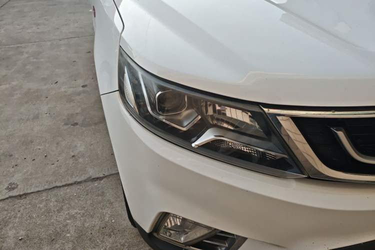 Used Geely Auto Vision X6 2016 1.3T CVT Flagship Model Right Front Headlight