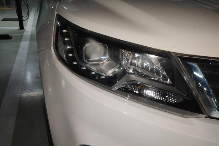Used Geely Auto Vision X6 2016 1.8L Manual Luxury Model Right Front Headlight