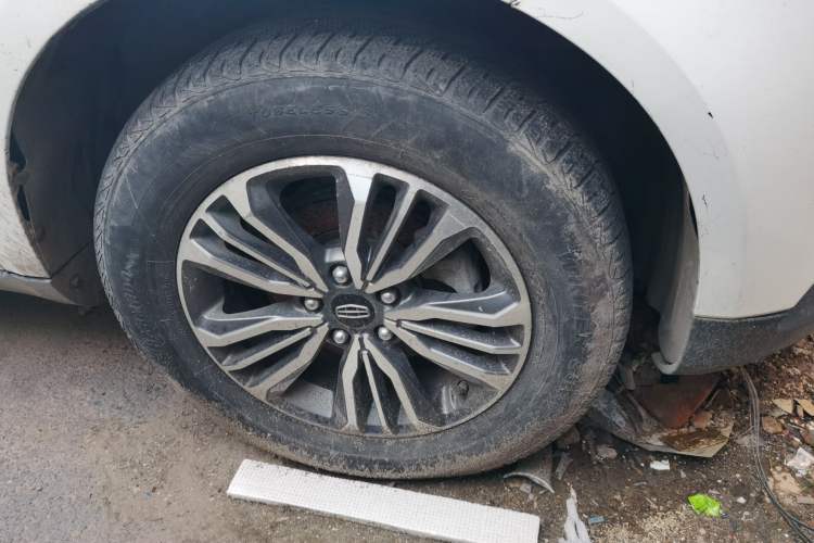 Used Geely Auto Vision X6 2016 1.3T CVT Flagship Model Right Front Wheel Hub