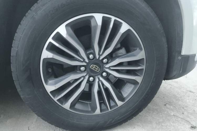 Used Geely Auto Vision X6 2016 1.3T CVT Flagship Model Right Front Wheel Hub