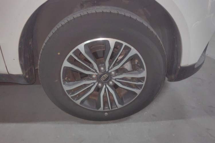 Used Geely Auto Vision X6 2016 1.3T CVT Flagship Model Right Front Wheel Hub