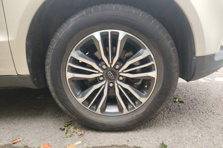 Used Geely Auto Vision X6 2016 1.3T CVT Flagship Model Right Front Wheel Hub