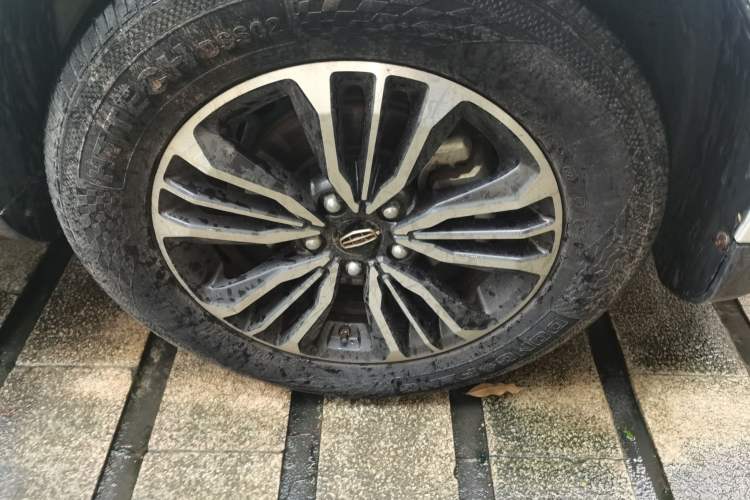 Used Geely Auto Vision X6 2016 1.3T CVT Flagship Model Right Front Wheel Hub