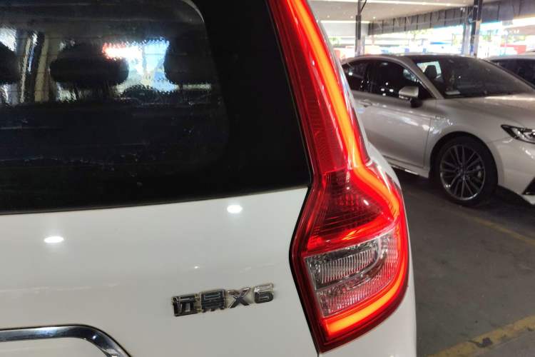 Used Geely Auto Vision X6 2016 1.3T CVT Flagship Model Right Rear Taillight