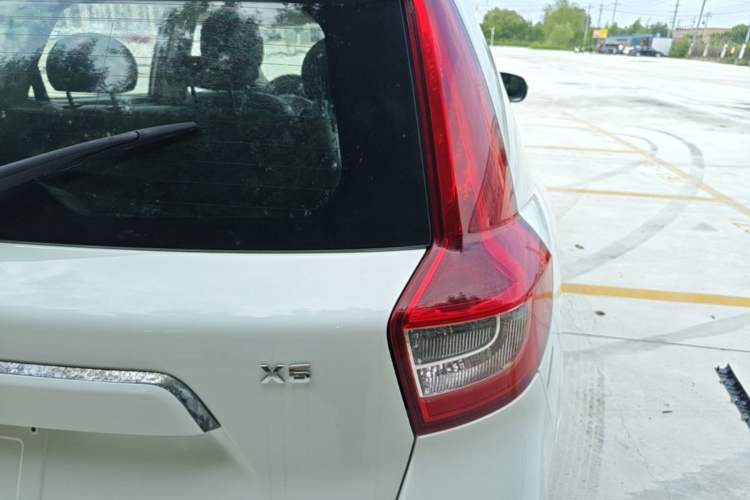 Used Geely Auto Vision X6 2016 1.3T CVT Flagship Model Right Rear Taillight