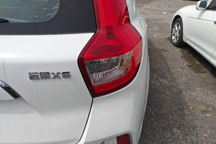 Used Geely Auto Vision X6 2016 1.3T CVT Flagship Model Right Rear Taillight