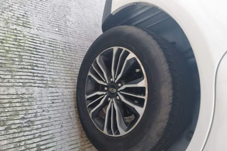 Used Geely Auto Vision X6 2016 1.3T CVT Flagship Model Right Rear Wheel Hub