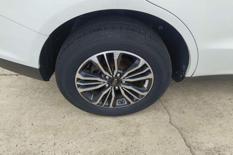 Used Geely Auto Vision X6 2016 1.3T CVT Flagship Model Right Rear Wheel Hub