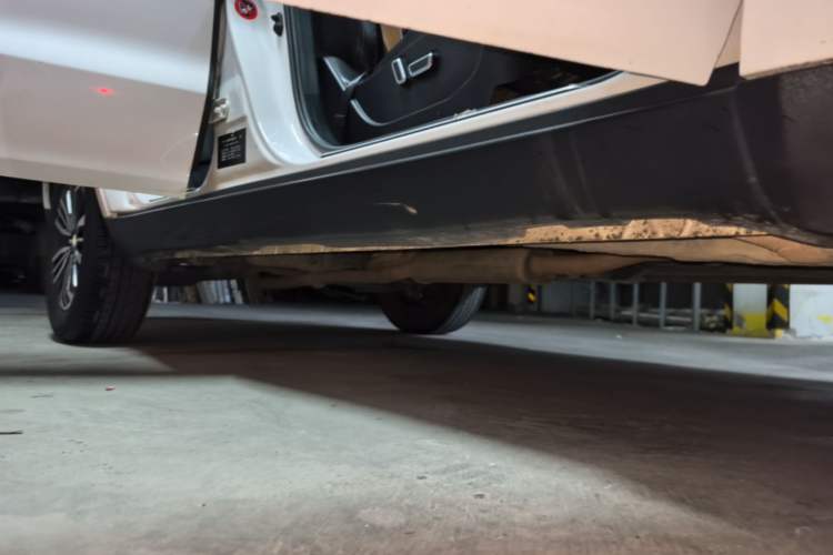 Used Geely Auto Vision X6 2016 1.3T CVT Flagship Model Right Side Sill