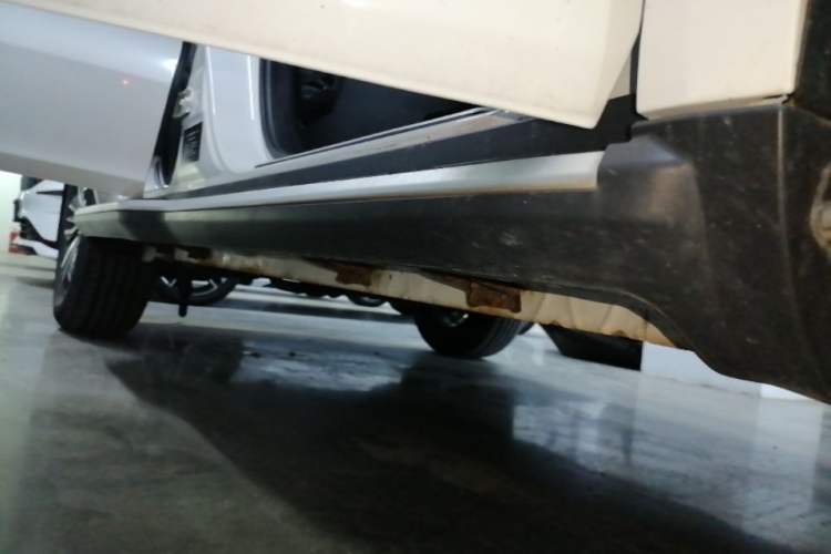 Used Geely Auto Vision X6 2016 1.8L Manual Luxury Model Right Side Sill