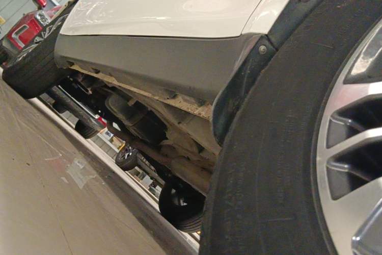 Used Geely Auto Vision X6 2016 1.8L Manual Luxury Model Right Side Sill