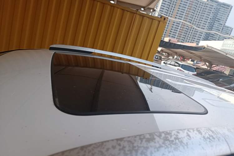 Used Geely Auto Vision X6 2016 1.8L Manual Luxury Model Roof