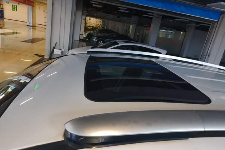 Used Geely Auto Vision X6 2016 1.8L Manual Luxury Model Roof