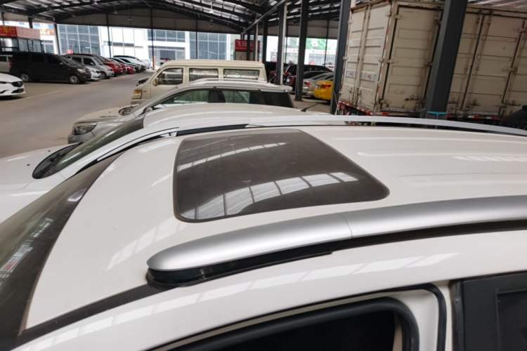 Used Geely Auto Vision X6 2016 1.8L Manual Luxury Model Roof