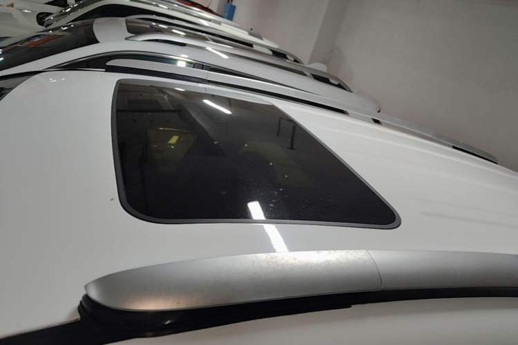 Used Geely Auto Vision X6 2016 1.8L Manual Luxury Model Roof