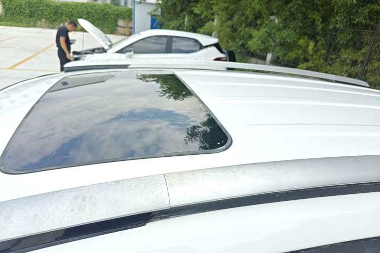 Used Geely Auto Vision X6 2016 1.3T CVT Flagship Model Roof