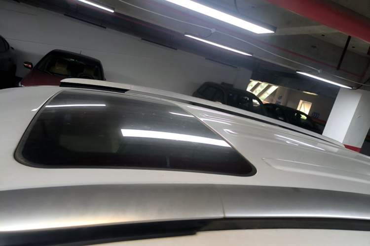 Used Geely Auto Vision X6 2016 1.8L Manual Luxury Model Roof