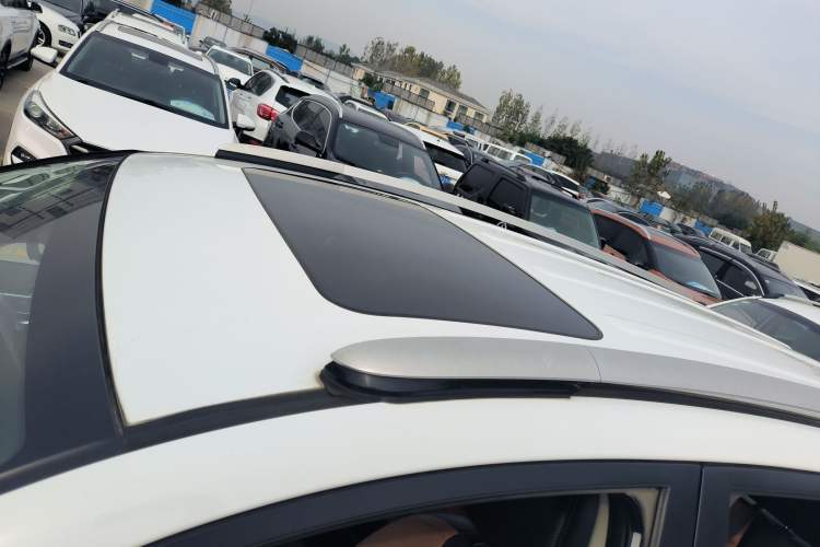 Used Geely Auto Vision X6 2016 1.3T CVT Flagship Model Roof