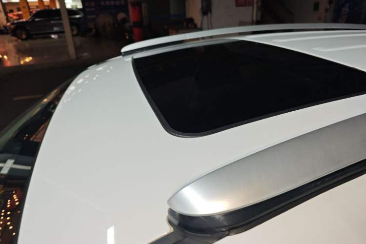 Used Geely Auto Vision X6 2016 1.3T CVT Luxury Model Roof