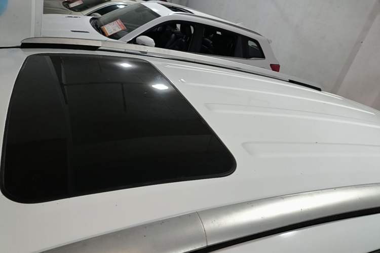 Used Geely Auto Vision X6 2016 1.8L Manual Luxury Model Roof