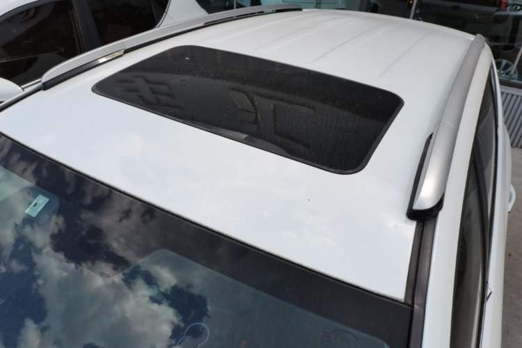 Used Geely Auto Vision X6 2016 1.8L Manual Luxury Model Roof