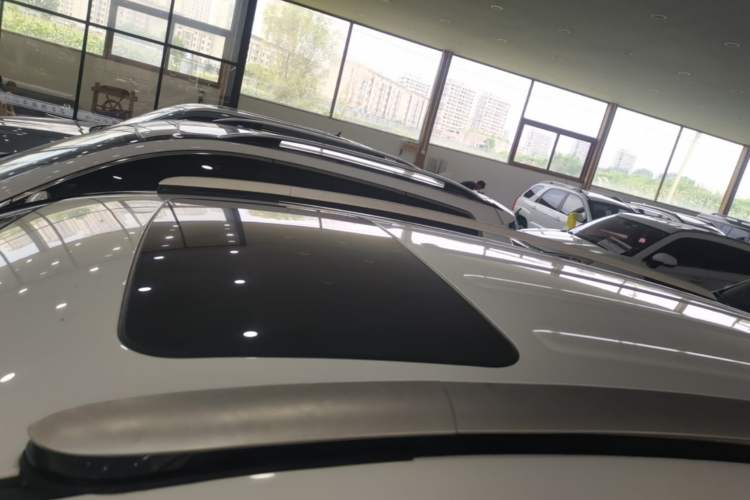 Used Geely Auto Vision X6 2016 1.8L Manual Luxury Model Roof