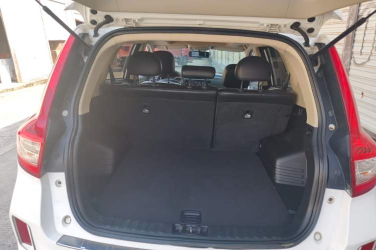 Used Geely Auto Vision X6 2016 1.3T CVT Flagship Model Trunk
