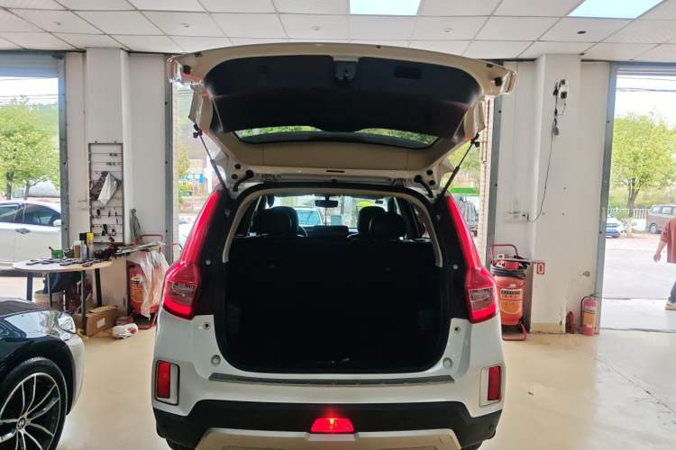 Used Geely Auto Vision X6 2016 1.3T CVT Flagship Model Trunk
