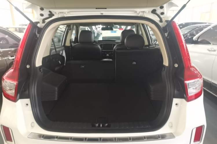 Used Geely Auto Vision X6 2016 1.8L Manual Luxury Model Trunk