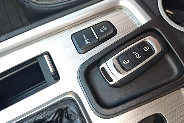 Used Geely Auto Vision X6 2016 1.3T CVT Luxury Model Vehicle Key
