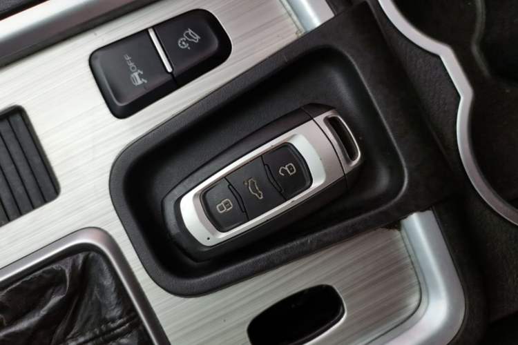 Used Geely Auto Vision X6 2016 1.3T CVT Luxury Model Vehicle Key