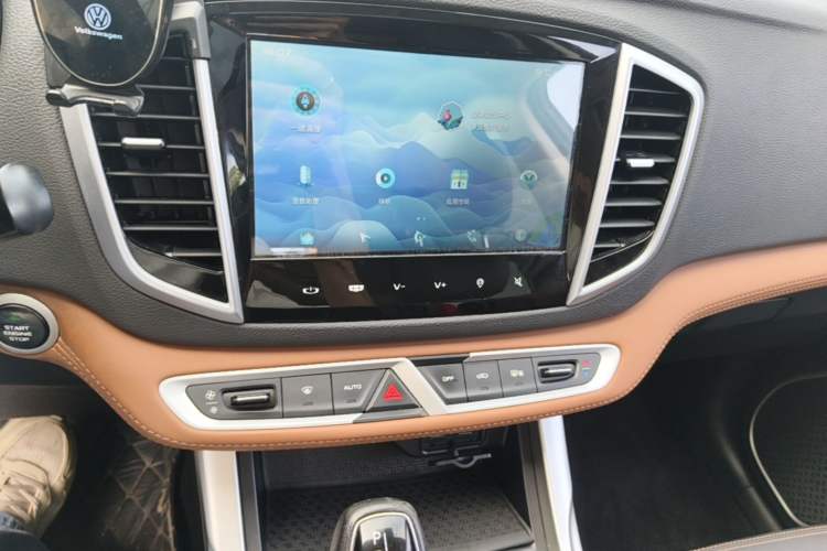 Used Geely Auto Vision X6 2018 1.4T CVT 4G Connected Luxury Version Audio And AC Panel