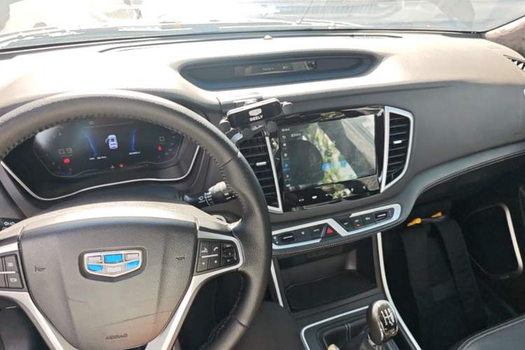 Used Geely Auto Vision X6 2018 1.8L Manual 4G Connect Luxury Edition Center Console