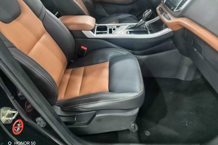 Used Geely Auto Vision X6 2018 1.4T CVT 4G Connected Luxury Version Interior 6