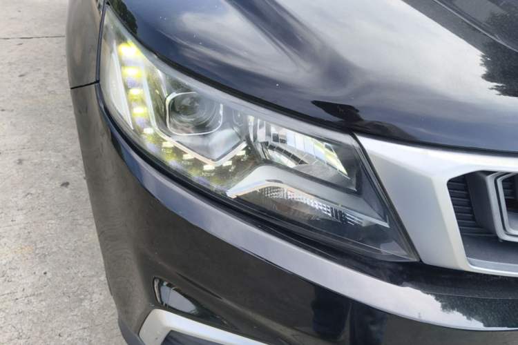 Used Geely Auto Vision X6 2018 1.4T CVT 4G Connected Luxury Version Right Front Headlight