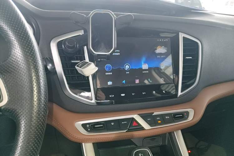 Used Geely Auto Vision X6 2018 1.4T CVT 4G Connected Flagship Edition Audio And AC Panel