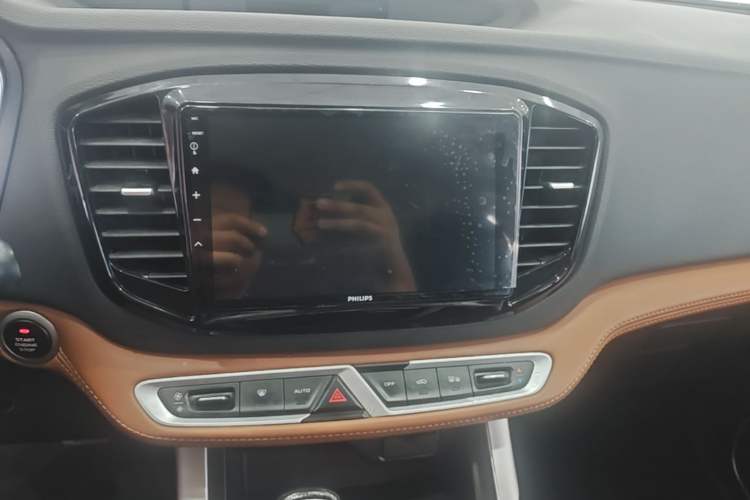 Used Geely Auto Vision X6 2018 1.4T CVT 4G Connected Luxury Version Audio And AC Panel