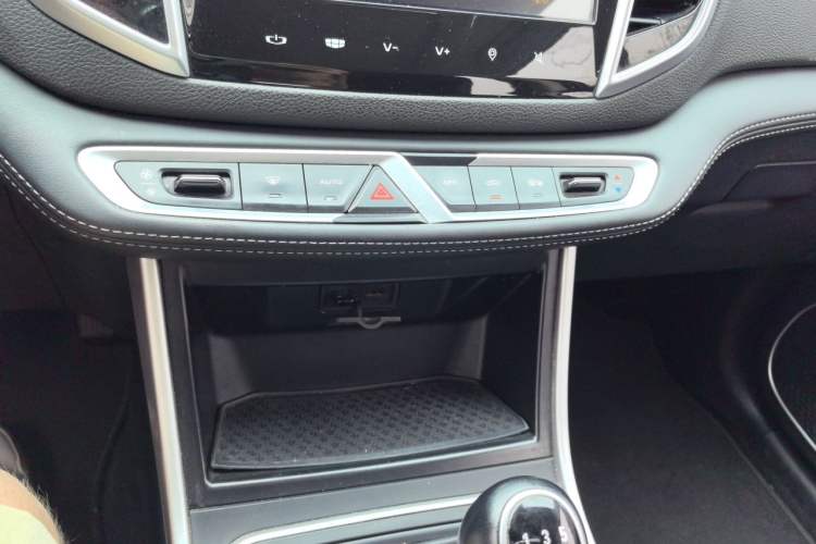 Used Geely Auto Vision X6 2018 1.8L Manual 4G Connect Luxury Edition Audio And AC Panel
