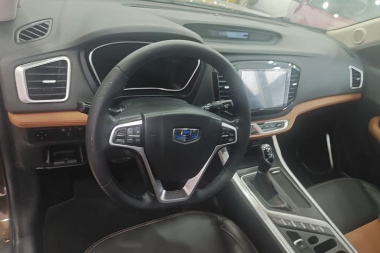 Used Geely Auto Vision X6 2018 1.4T CVT 4G Connected Luxury Version Center Console