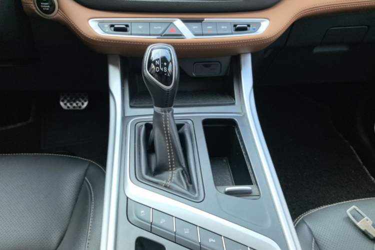 Used Geely Auto Vision X6 2018 1.4T CVT 4G Connected Flagship Edition Gear Lever